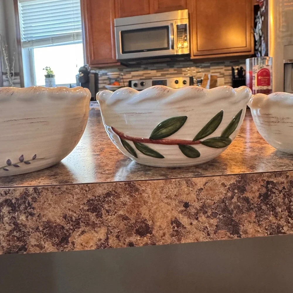 Set of 4 Ceramic Nesting Mixing Bowls Tuscan French Floral Design Scalloped Edge